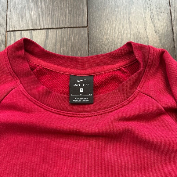 Red Nike Embossed Logo Cropped Dri-Fit Crewneck Sweatshirt Small - Picture 14 of 15